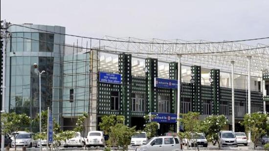 The facilities will include common amenities such as an exhibition centre, cafeteria, and parking for 1,000 vehicles, the Yamuna authority will rent these units to companies and it will start the construction work at the site soon. (Sunil Ghosh/HT Photo) The facilities will include common amenities such as an exhibition centre, cafeteria, and parking for 1,000 vehicles, the Yamuna authority will rent these units to companies and it will start the construction work at the site soon. (Sunil Ghosh/HT Photo)