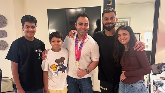 Virat Kohli poses with his family in Delhi after winning the T20 WC.