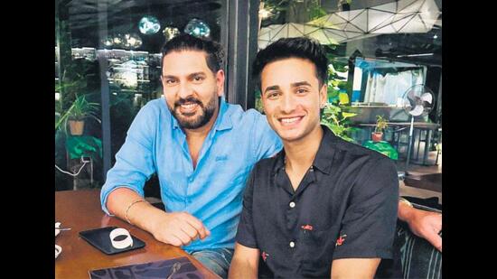 Cricketer Yuvraj Singh has been advising Sharma to stay cool under pressure.