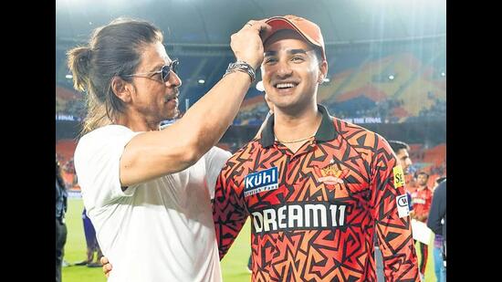 The cricketer met actor Shah Rukh Khan during the IPL. He calls it a great experience.