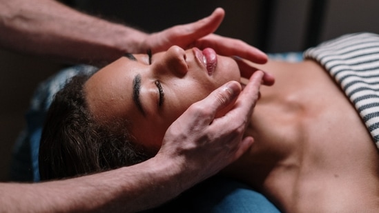 Healthy massage and touch help in sending the signal to the nervous system that it is safe. This helps in relaxing cardiovascular stress.(Pexels )