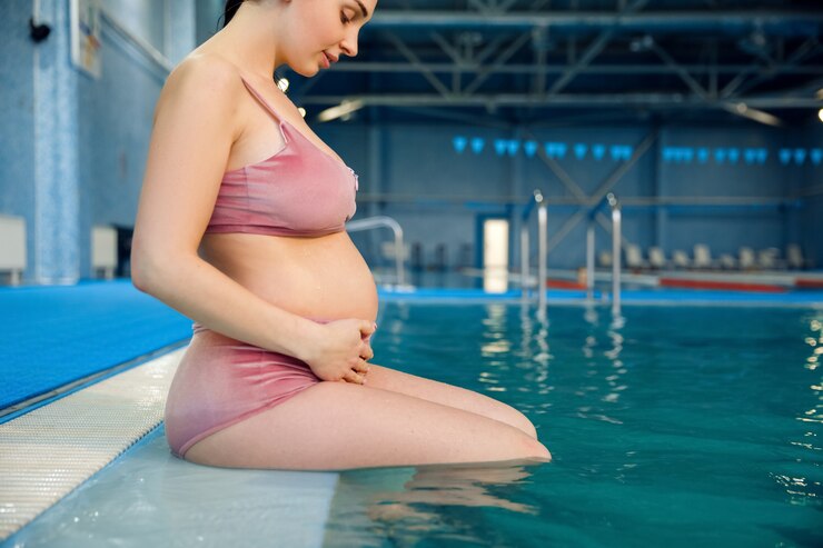 Water workouts for pregnant women(Freepik)