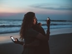 4. Create space for phone use: Just as you set designated times for a digital detox, draw boundaries for device usage in fixed time intervals. This strikes a healthy balance. Communicate with your partner about your important calls, work mails, or simply to check their social media feed, and they will understand and appreciate your honesty. (Pexels)