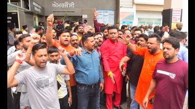 A protest outside the DMC hospital in Ludhiana after Shiv Sena Punjab leader Sandeep Thapar was attacked outside the civil hospital in Ludhiana on Friday. (Gurpreet Singh/HT) A protest outside the DMC hospital in Ludhiana after Shiv Sena Punjab leader Sandeep Thapar was attacked outside the civil hospital in Ludhiana on Friday. (Gurpreet Singh/HT)