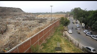 Acting chief justice GS Sandhawalia and justice Vikas Bahl were hearing a public interest litigation (PIL) filed in 2016 by a city resident against the huge pile of waste at the Dadumajra waste management site. (HT File Photo) Acting chief justice GS Sandhawalia and justice Vikas Bahl were hearing a public interest litigation (PIL) filed in 2016 by a city resident against the huge pile of waste at the Dadumajra waste management site. (HT File Photo)