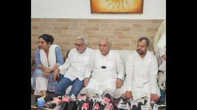 Ambala MP Varun Chaudhary, former minister Nirmal Singh, party leaders Chitra Sarwara, Amisha Chawla, Rajesh Mehta and others were present during the press conference. (HT Photo)