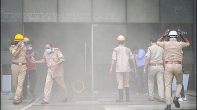 As soon as the fire broke out and smoke started billowing out of the shop, the mall’s firefighting alarm system kicked in and alerted the people in the building. (Sunil Ghosh/HT Photo) As soon as the fire broke out and smoke started billowing out of the shop, the mall’s firefighting alarm system kicked in and alerted the people in the building. (Sunil Ghosh/HT Photo)