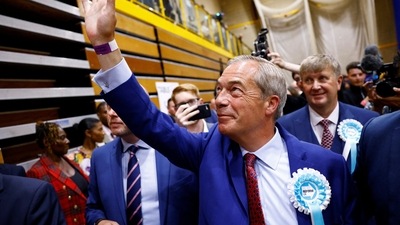 Britain's Reform UK Party Leader Nigel Farage gestures as he walks after winning his first seat in parliament during the UK election in Clacton-on-Sea, Britain, July 5, 2024. REUTERS/Clodagh Kilcoyne (REUTERS)