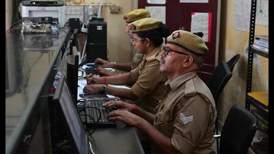 Cops at Lucknow’s Hazratganj police station busy lodging cases using updated Crime and Criminal Tracking Network & Systems. (HT photo) Cops at Lucknow’s Hazratganj police station busy lodging cases using updated Crime and Criminal Tracking Network & Systems. (HT photo)