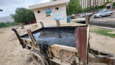 Residents say that the garbage and silt pulled out from drains of other localities are being transported and dumped at a vacant plot in their locality, leading to a foul smell permeating the entire neighbourhood. (HT Photo) Residents say that the garbage and silt pulled out from drains of other localities are being transported and dumped at a vacant plot in their locality, leading to a foul smell permeating the entire neighbourhood. (HT Photo)