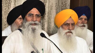 Shiromani Gurdwara Parbandhak Committee president Harjinder Singh Dhami (left) addressing a press conference in Amritsar on Tuesday. (Sameer Sehgal/HT) Shiromani Gurdwara Parbandhak Committee president Harjinder Singh Dhami (left) addressing a press conference in Amritsar on Tuesday. (Sameer Sehgal/HT)