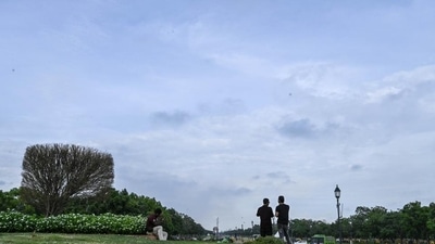 The maximum temperature was 33.2 degrees Celsius (°C) – three degrees above normal – rising slightly from Thursday, when it was 31.7°C. (Raj K Raj/HT Photo) The maximum temperature was 33.2 degrees Celsius (°C) – three degrees above normal – rising slightly from Thursday, when it was 31.7°C. (Raj K Raj/HT Photo)