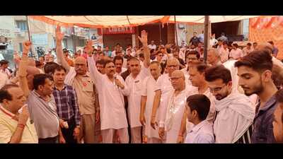 The protestors were demanding the arrest of the assailants who sought ₹9 crore ransom from three businessmen in Hisar in June. (HT Photo) The protestors were demanding the arrest of the assailants who sought ₹9 crore ransom from three businessmen in Hisar in June. (HT Photo)