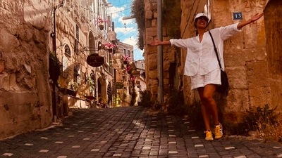 This picture shows Mona in true tourist mode, taking a stroll in the cobbled streets of Goreme. This picture shows Mona in true tourist mode, taking a stroll in the cobbled streets of Goreme.