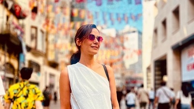 Here she is, hanging out at the Taksim Square in Istanbul, the biggest shopping hub for tourists. Here she is, hanging out at the Taksim Square in Istanbul, the biggest shopping hub for tourists.