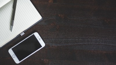 5. Mindful tracking of screen time: With screen time tracker apps and widgets on your phone, you can monitor your phone usage and cut down when it reaches an unhealthy mark. It will help you improve. Start a daily streak for minimal phone usage, let’s say only 3-4 hours a day. Keep the competitive spirit in you and your partner alive. Set milestones and achievements to push each other for mindful phone usage. (Pixabay )