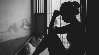 In many homes, it is a popular belief that if a child is provided with the necessities such as food, education and a home, they will turn out fine. However, they forget one of the main ingredients of emotional growth – emotional connection and safety. That’s why when these children grow up to be adults, they feel overwhelmed with a sense of loneliness. “We subconsciously keep repeating what we are most familiar with (mostly it's linked to our upbringing). Only when we become aware of our learned and subconscious patterns and beliefs, we can break free from them and make healthier and better choices for ourselves (present and future self),” wrote Therapist Caroline Middelsdorf. The expert further noted down a few signs of adult loneliness and how they are connected to childhood trauma. (Unsplash) In many homes, it is a popular belief that if a child is provided with the necessities such as food, education and a home, they will turn out fine. However, they forget one of the main ingredients of emotional growth – emotional connection and safety. That’s why when these children grow up to be adults, they feel overwhelmed with a sense of loneliness. “We subconsciously keep repeating what we are most familiar with (mostly it's linked to our upbringing). Only when we become aware of our learned and subconscious patterns and beliefs, we can break free from them and make healthier and better choices for ourselves (present and future self),” wrote Therapist Caroline Middelsdorf. The expert further noted down a few signs of adult loneliness and how they are connected to childhood trauma. (Unsplash)