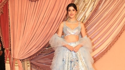 Shanaya Kapoor brings metallic Barbiecore glam to the sangeet. Shanaya Kapoor brings metallic Barbiecore glam to the sangeet.