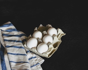 Egg whites help with excess sebum regulation which prevents a dry scalp. Egg whites help with excess sebum regulation which prevents a dry scalp.