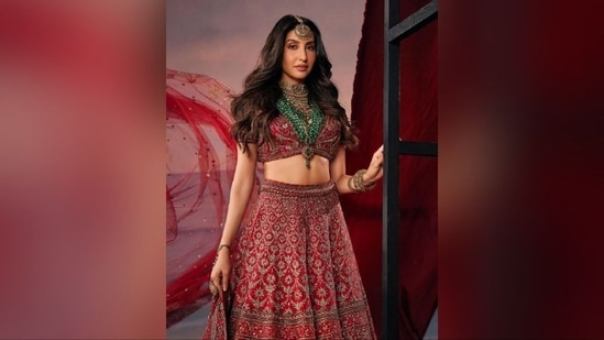 She styled her look with heavy Indian jewelry, including a kundan-studded maang tikka, a stacked necklace featuring a choker and a multi-layered green emerald pendant necklace, and stacked bangles adorning her wrists, exuding sheer royal vibes.(Instagram/@norafatehi)