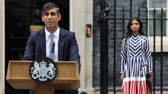 Outgoing British Prime Minister Rishi Sunak, flanked by his wife Akshata Murty, delivers a speech at Number 10 Downing Street, following the results of the elections, in London, Britain, July 5, 2024. REUTERS/Phil Noble