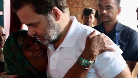  Rahul Gandhi meets Hathras stampede victims' families