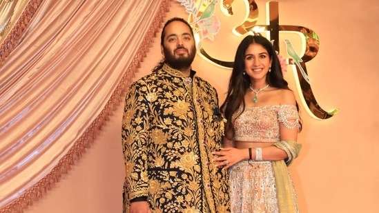 And the groom and bride themselves! Anant Ambani rocks a ponytail and Radhika looks stunning in her orange-peach lehenga.