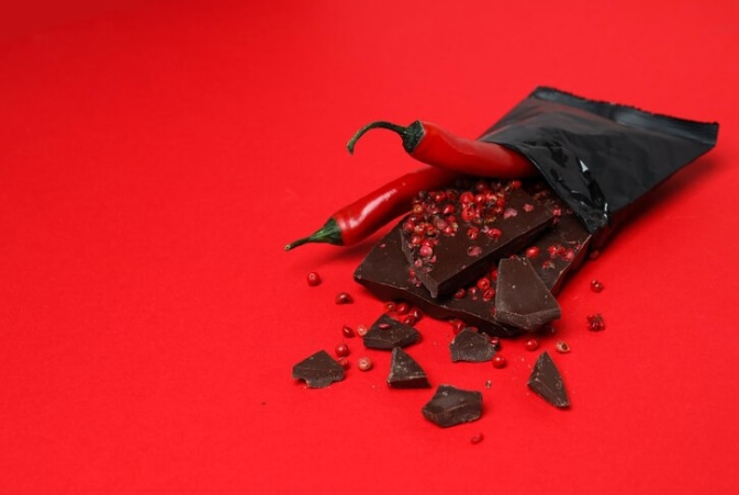 Chilli and chocolate(Freepik)