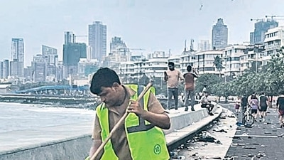After victory event, civic workers collect 9,000 kgs of garbage After victory event, civic workers collect 9,000 kgs of garbage