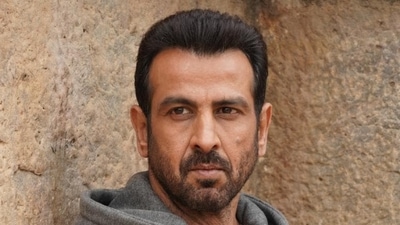 Ronit Bose Roy and wife Neelam Bose Roy have purchased a 4,258 sq ft apartment in Versova area of Mumbai for ₹18.94 crore. (HT Files) Ronit Bose Roy and wife Neelam Bose Roy have purchased a 4,258 sq ft apartment in Versova area of Mumbai for ₹18.94 crore. (HT Files)