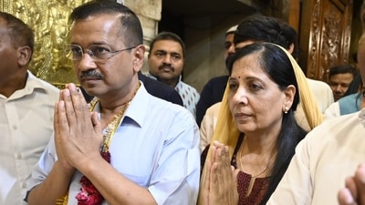 Delhi CM Arvind Kejriwal with his wife Sunita Kejriwal. (Sanjeev Verma/HT Photo) Delhi CM Arvind Kejriwal with his wife Sunita Kejriwal. (Sanjeev Verma/HT Photo)