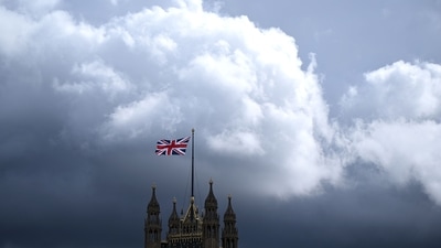 The Union Jack flutters on top of St Stephen's Tower at The Palace of Westminster, home to the Houses of Parliament, in central London on July 6, 2024. (Photo by JUSTIN TALLIS / AFP) (AFP) The Union Jack flutters on top of St Stephen's Tower at The Palace of Westminster, home to the Houses of Parliament, in central London on July 6, 2024. (Photo by JUSTIN TALLIS / AFP) (AFP)