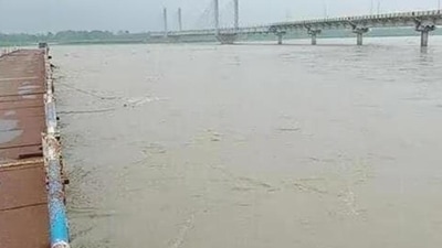River Kosi is flowing above the danger level at Supaul and its surrounding areas like Basantpur, while in Khagaria and Beldaur area it has touched the warning level on Friday, (File Photo) River Kosi is flowing above the danger level at Supaul and its surrounding areas like Basantpur, while in Khagaria and Beldaur area it has touched the warning level on Friday, (File Photo)