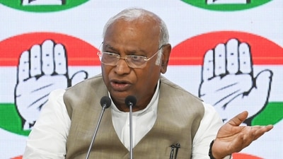 Congress president Mallikarjun Kharge briefs the media personnel at AICC HQ (File mage) ((Photo by Vipin Kumar/ Hindustan Times)) Congress president Mallikarjun Kharge briefs the media personnel at AICC HQ (File mage) ((Photo by Vipin Kumar/ Hindustan Times))