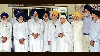 Members of SAD rebel group meet to discuss future of the party. (HT photo) Members of SAD rebel group meet to discuss future of the party. (HT photo)