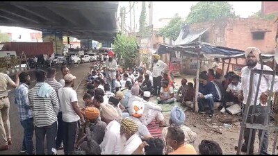 Members of the Contractual Workers’ Union of the Punjab State Power Corporation Limited staging a protest in Kharar on Saturday. (HT Photo)