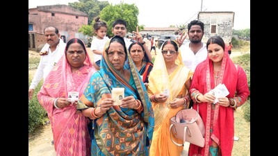 Patna, Bihar, India -May .01, 2024: Voters showing showing voter ID cards after cast vote at a polling booth during seventh and last phase of Lok Sabha election at Danapur Diyara in Patna, Bihar, India, Saturday,01, 2024. (Photo by Santosh Kumar/ Hindustan Times) Patna, Bihar, India -May .01, 2024: Voters showing showing voter ID cards after cast vote at a polling booth during seventh and last phase of Lok Sabha election at Danapur Diyara in Patna, Bihar, India, Saturday,01, 2024. (Photo by Santosh Kumar/ Hindustan Times)