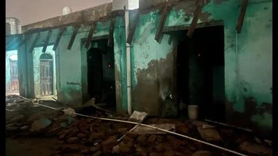 The SHO of Sector-58 police station said that the iron angles in the building were corroded from rust due to which it broke from the weight of the slab on Saturday. (HT PHOTO)
