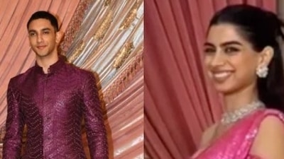 Khushi Kapoor blushes as paparazzi ask her to pose with Vedang Raina Khushi Kapoor blushes as paparazzi ask her to pose with Vedang Raina