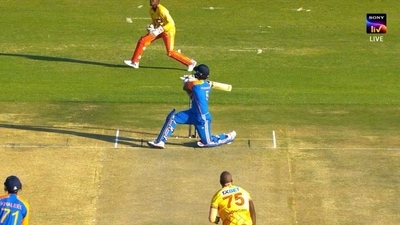 Washington Sundar's tactics in the last few overs in the first T20I against Zimbabwe were baffling to the say least Washington Sundar's tactics in the last few overs in the first T20I against Zimbabwe were baffling to the say least