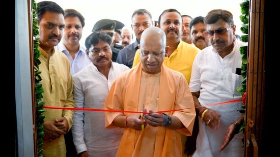 CM Yogi Adityanath Inaugurating JPN Sarvodaya inter college in Anantpur Sahjanwa on Saturday. (HT)