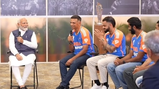 https://www.mobilemasala.com/sports/Virat-Kohli-cant-control-laughter-reacts-with-folded-hands-to-Dravids-cheeky-Olympics-reply-to-PM-Narendra-Modi-i278561