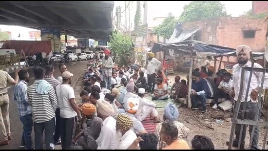 Members of the Contractual Workers’ Union of the Punjab State Power Corporation Limited staging a protest in Kharar on Saturday. (HT Photo)