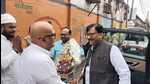 UPCC chief Ajay Rai welcomes Sanjay Raut. (HT) UPCC chief Ajay Rai welcomes Sanjay Raut. (HT)
