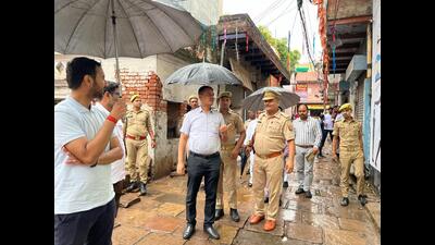 District magistrate S Rajalingam inspecting the designated outposts near flood-prone regions in Varanasi on Sunday. (HT PHOTO)