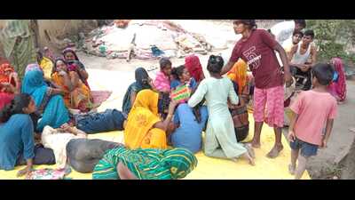 Grieving kin of the deceased in Abdalpur Khas village of Soraon in Prayagraj on Sunday. (HT)