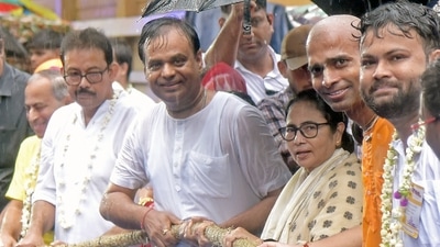 West Bengal chief minister Mamata Banerjee pulls ropes of the chariot during the Rath Yatra of Lord Jagannath amid rainfall in Kolkata. (ANI) West Bengal chief minister Mamata Banerjee pulls ropes of the chariot during the Rath Yatra of Lord Jagannath amid rainfall in Kolkata. (ANI)