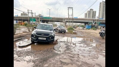 The damaged condition of the Gurugram-Farrukhnagar road causes traffic congestion during peak hours on the Dwakra Expressway in Gurugram on Sunday. (Parveen Kumar/HT PHOTO)