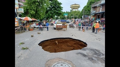 The road where the hole in the ground appeared on Sunday is in Sector 8 between Lord Shiv’s statue and the bus stand near Powerhouse Crossing. (Deepak Gupta/HT) The road where the hole in the ground appeared on Sunday is in Sector 8 between Lord Shiv’s statue and the bus stand near Powerhouse Crossing. (Deepak Gupta/HT)