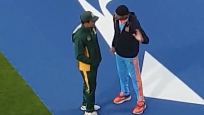 Harbhajan Singh's chat with Kamran Akmal Harbhajan Singh's chat with Kamran Akmal